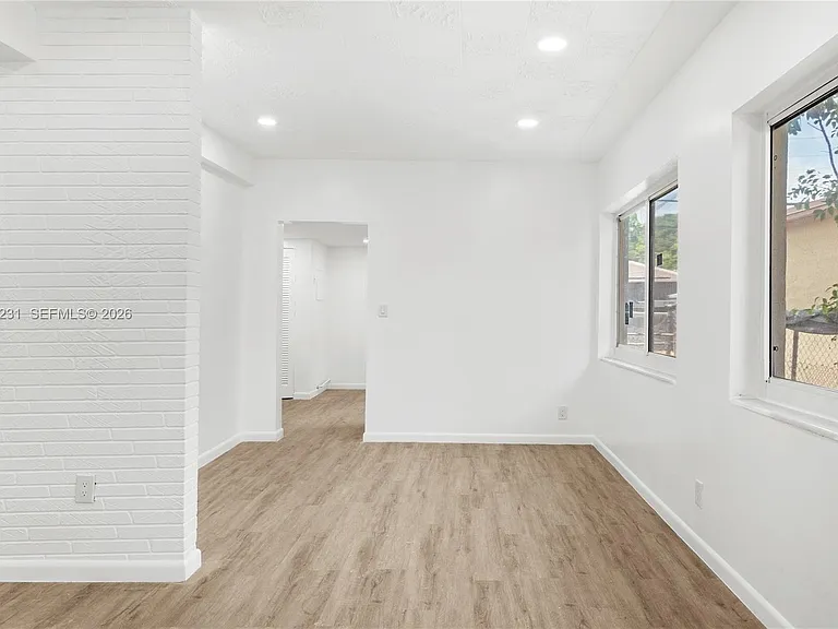 1701 NW 19th Ave — Photo 26