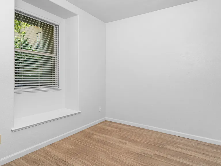 25502 Huntwood Ave — Photo 20