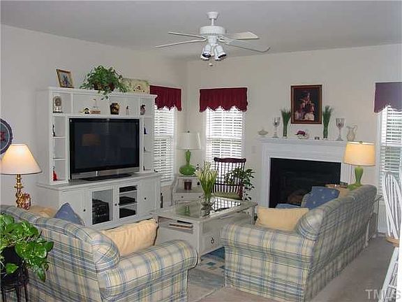 5th image of 2641 Oleander Dr