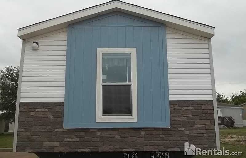 1st image of 933 Cardinal Dr