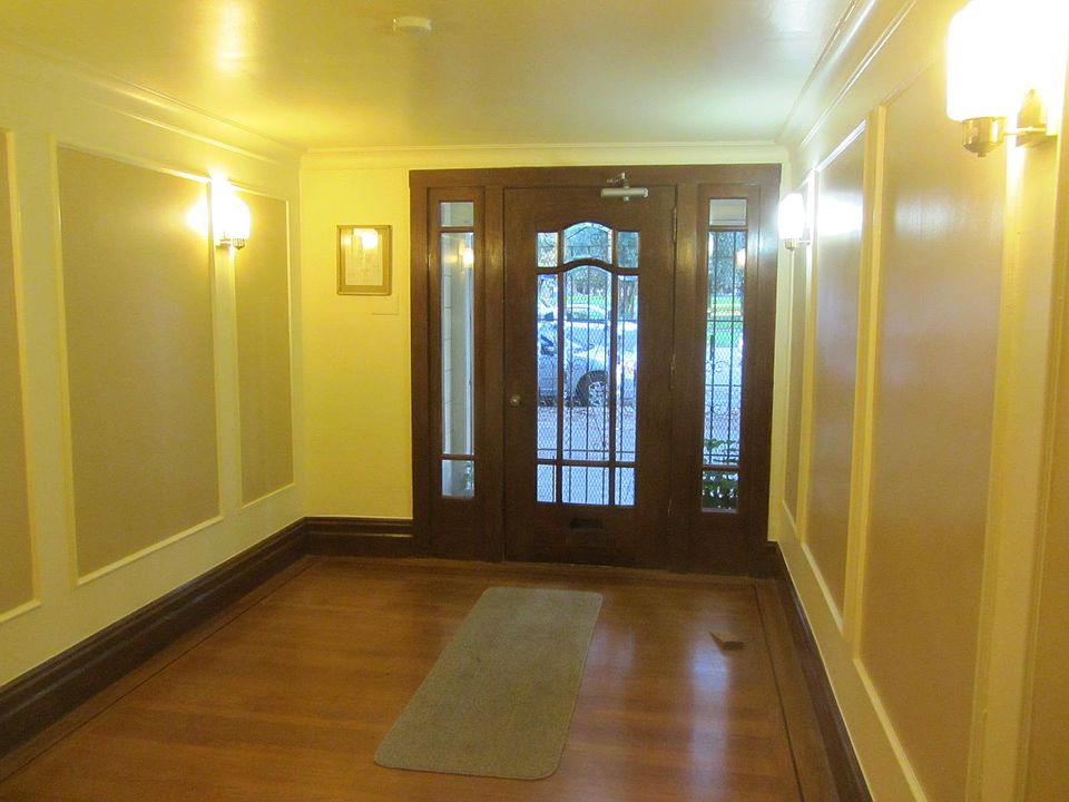 Entry to building