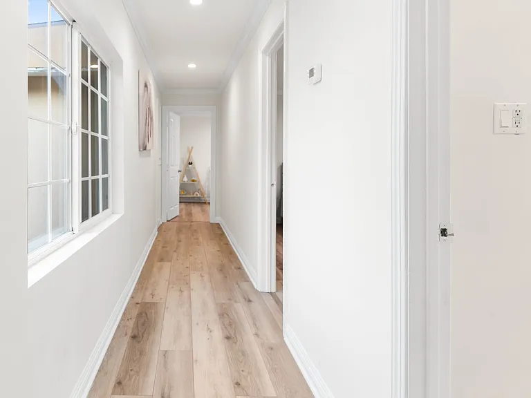 10554 Plainview Ave — Photo 17
