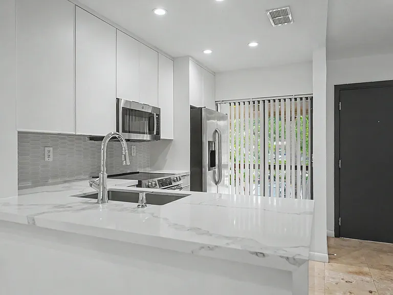 3939 NE 5th Ave #A201 — Photo 9