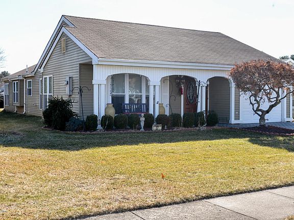 3rd image of 37 Blackthorn Pl