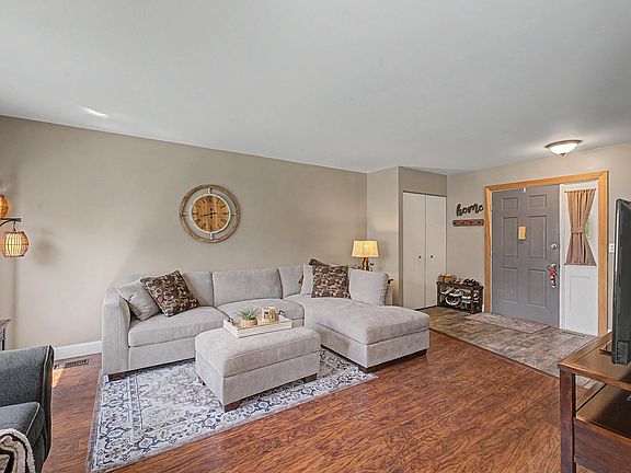 5th image of 520 Dover Dr