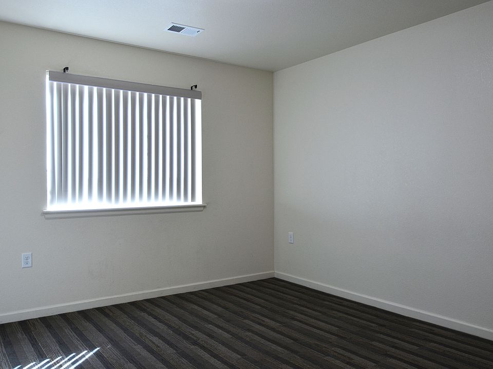 Bedroom w_05312022