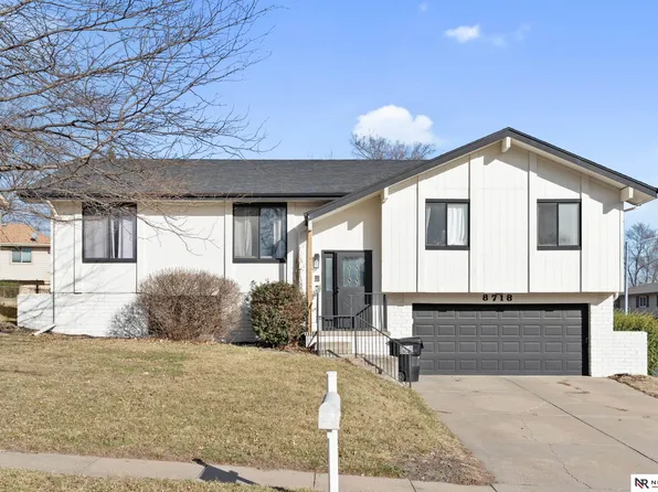 8718 Bayberry Rd, La Vista, NE 68128