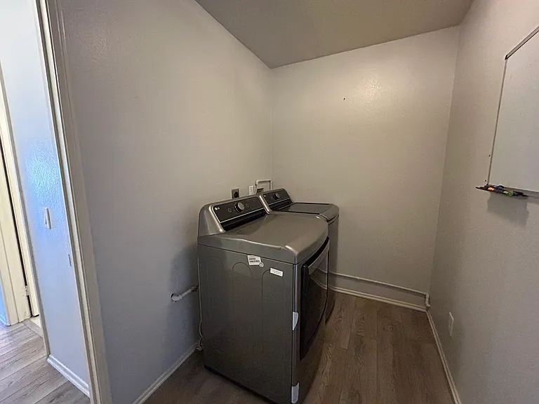 15743 Pepper St — Photo 10