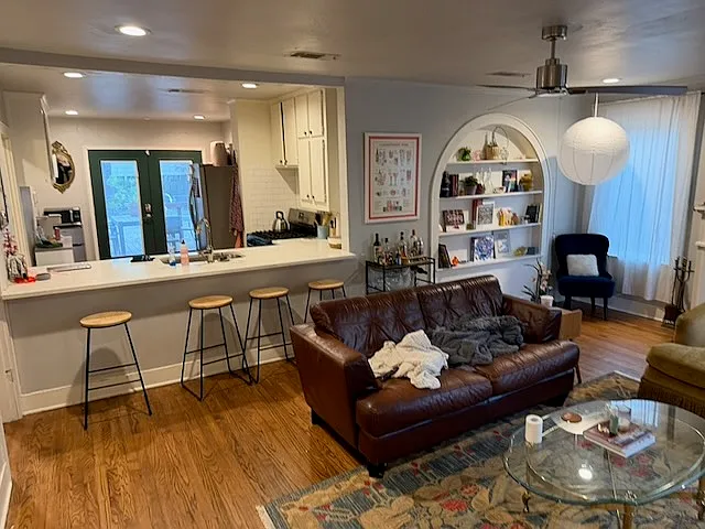 919 W Hickory St — Photo 3