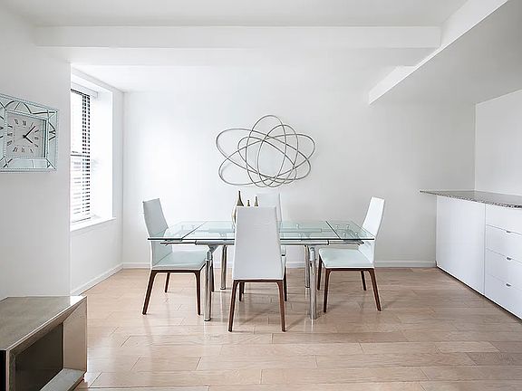 5th image of 150 W 51st St APT 1918