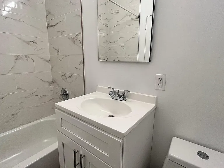 247 E 52nd St #3B — Photo 5