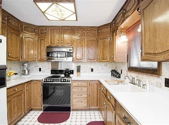 2nd image of 4744 Harvard Cir