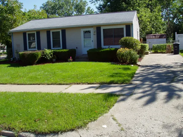 2161 Champagne Dr, Ann Arbor, MI 48108