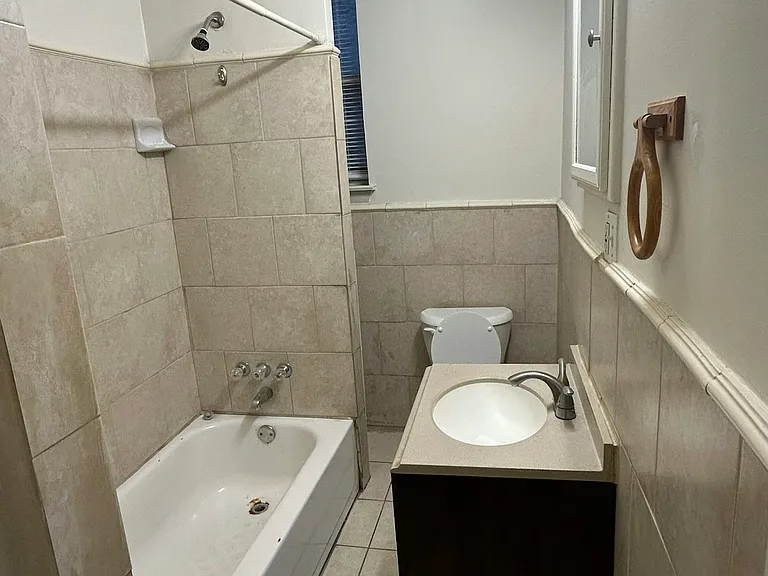 2538 Amber St #1R — Photo 8