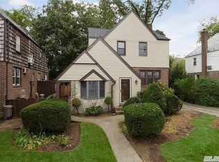 196 Munro Blvd, Valley Stream, NY 11581