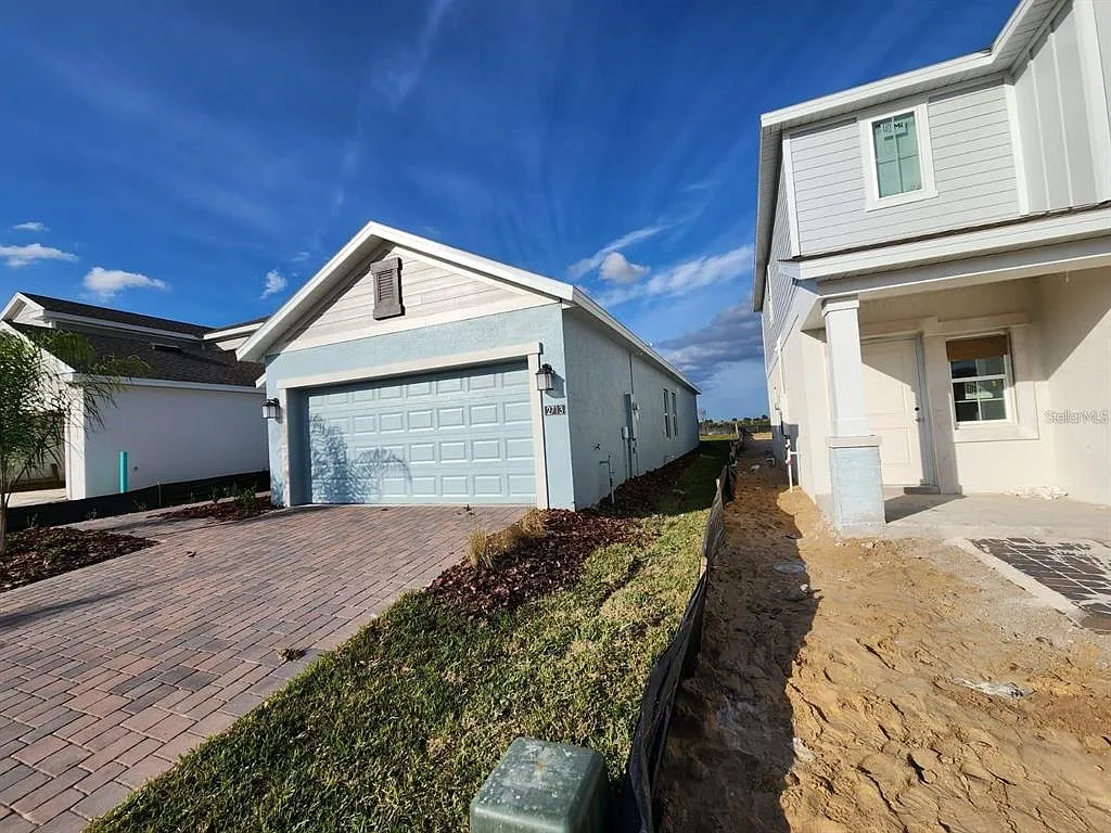 3 bed, 2.0 bath, 1444 sqft, $2,250 — Photo 2