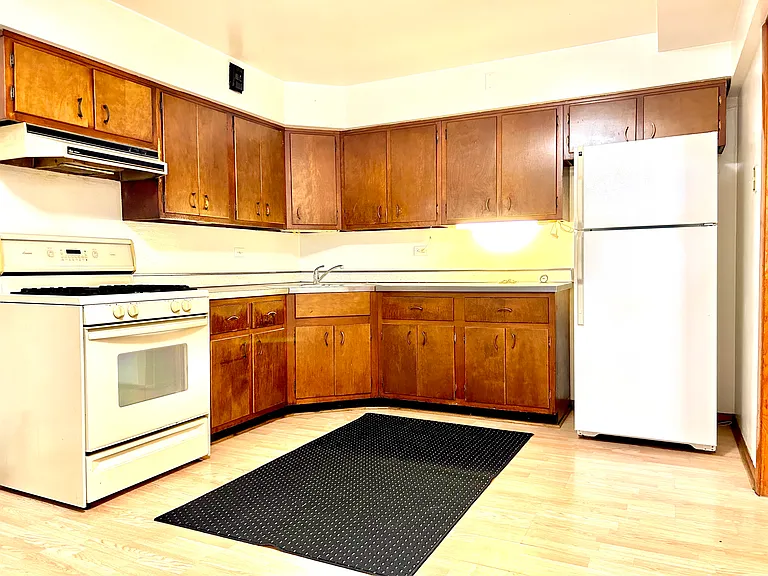 7450 Franklin St #GW — Photo 2