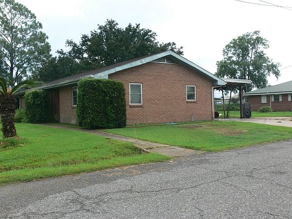 3rd image of 23001 Oak St