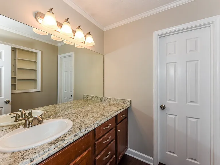 2121 Ravenwood Dr — Photo 10