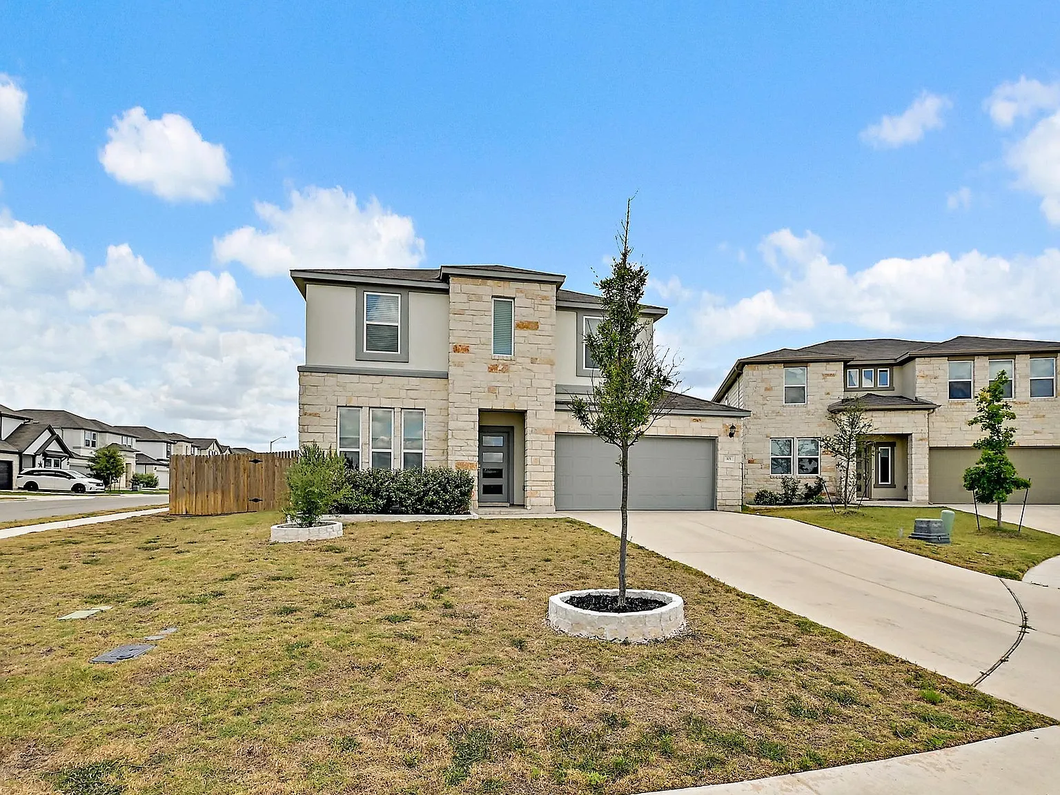 5 bed, 3.0 bath, 2920 sqft, $2,700 — Photo 2