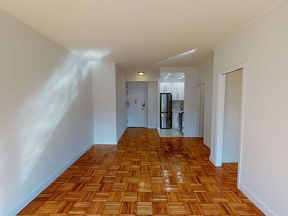 3rd image of 250 E 73rd St APT 17B