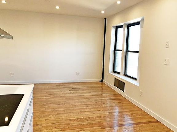 3rd image of 5 Pinehurst Ave APT 2A