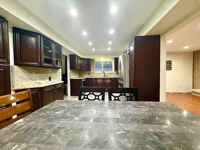 2868 Groves Dr — Photo 27
