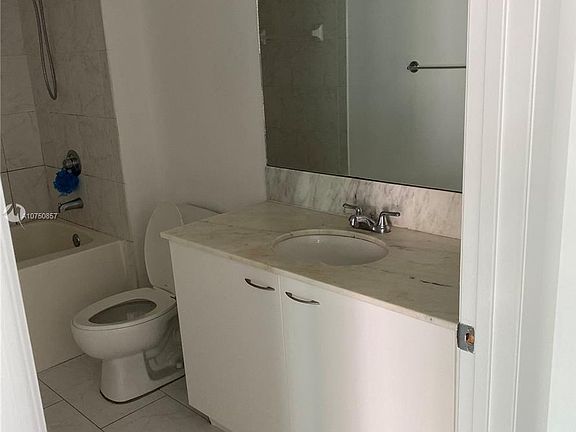 4th image of 133 NE 2nd Ave APT 1010