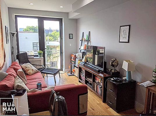 2nd image of 969 Lafayette Ave #3L