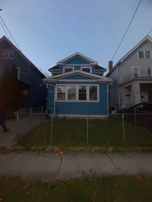 4 bed, 2.0 bath, 1584 sqft, $1,900 — Photo 1