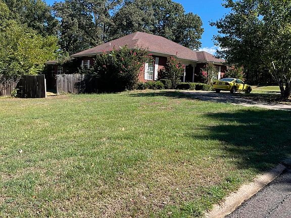 3rd image of 2 Rosemary Ln