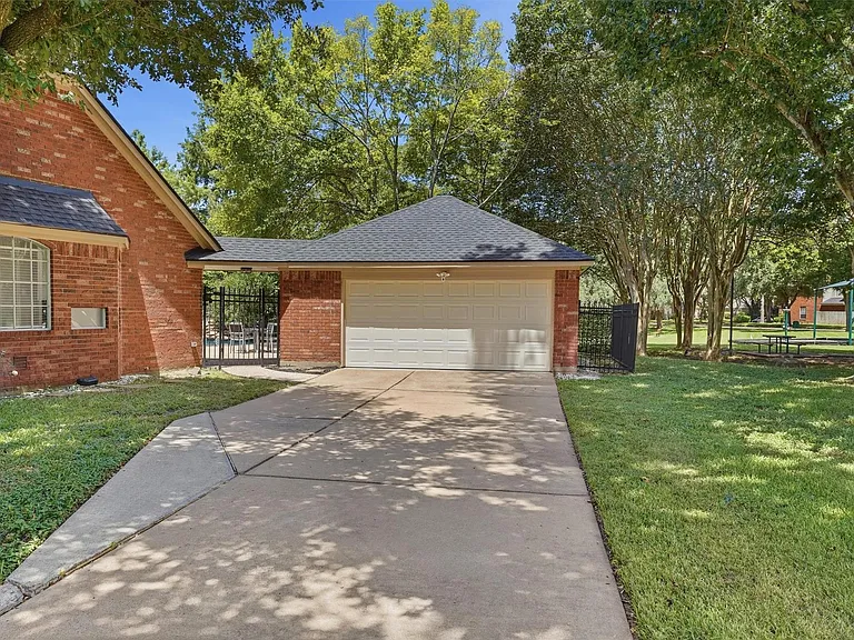 3319 Vista Lake Dr — Photo 2