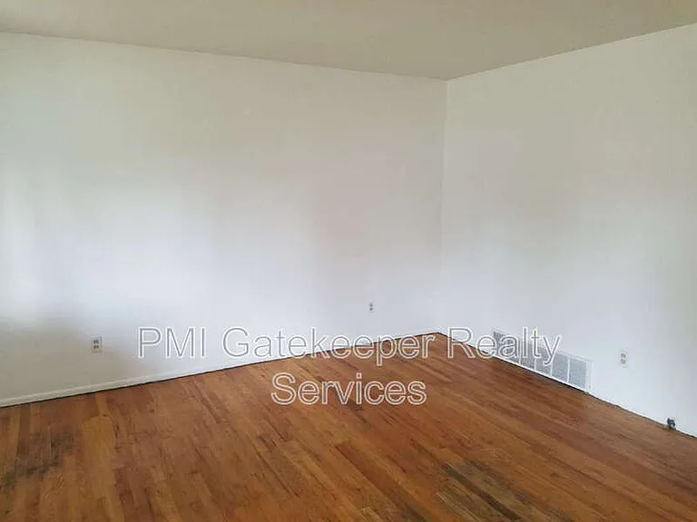 9128 Orangewood Dr — Photo 4