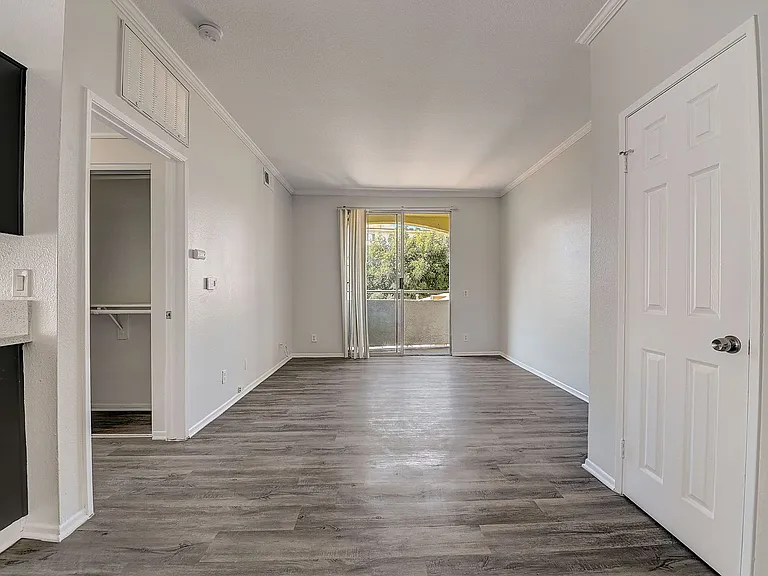 14900 Moorpark Street — Photo 36