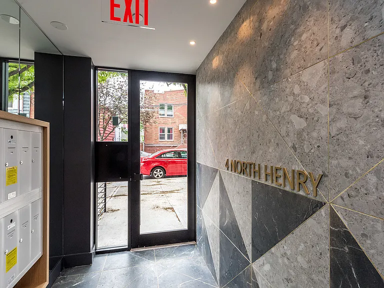 4 N Henry #3B — Photo 24