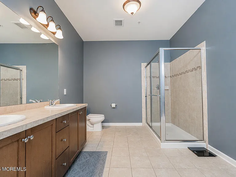 624 Sloan Ct #624 — Photo 15