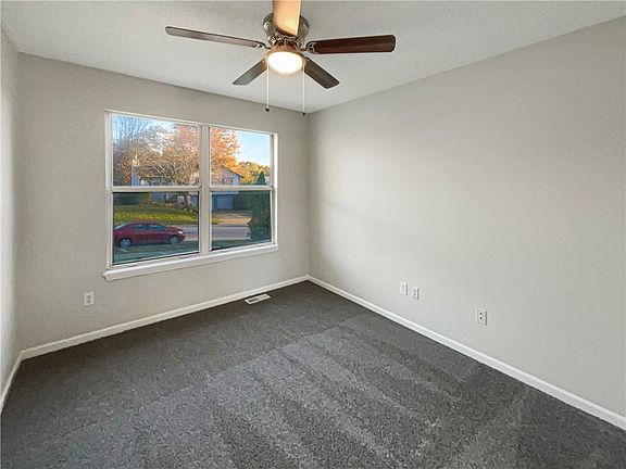 5th image of 18806 E Manor Dr