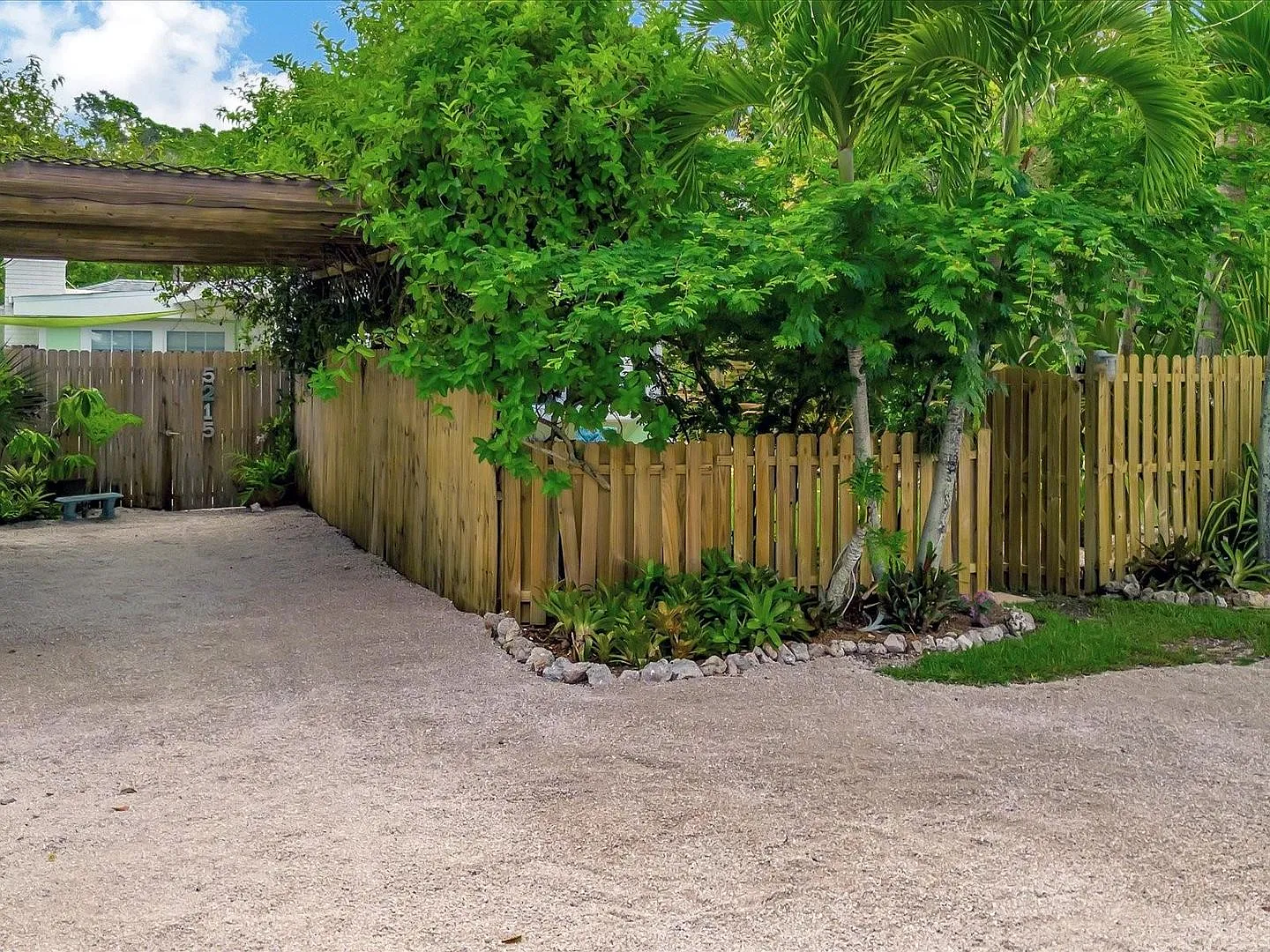 5215 Calle De Costa Rica — Photo 1