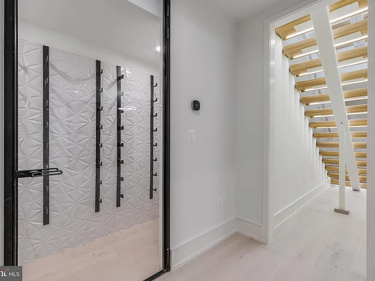 8757A Brook Rd — Photo 39