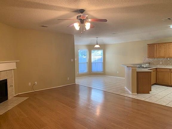 3rd image of 9949 Nixon Dr