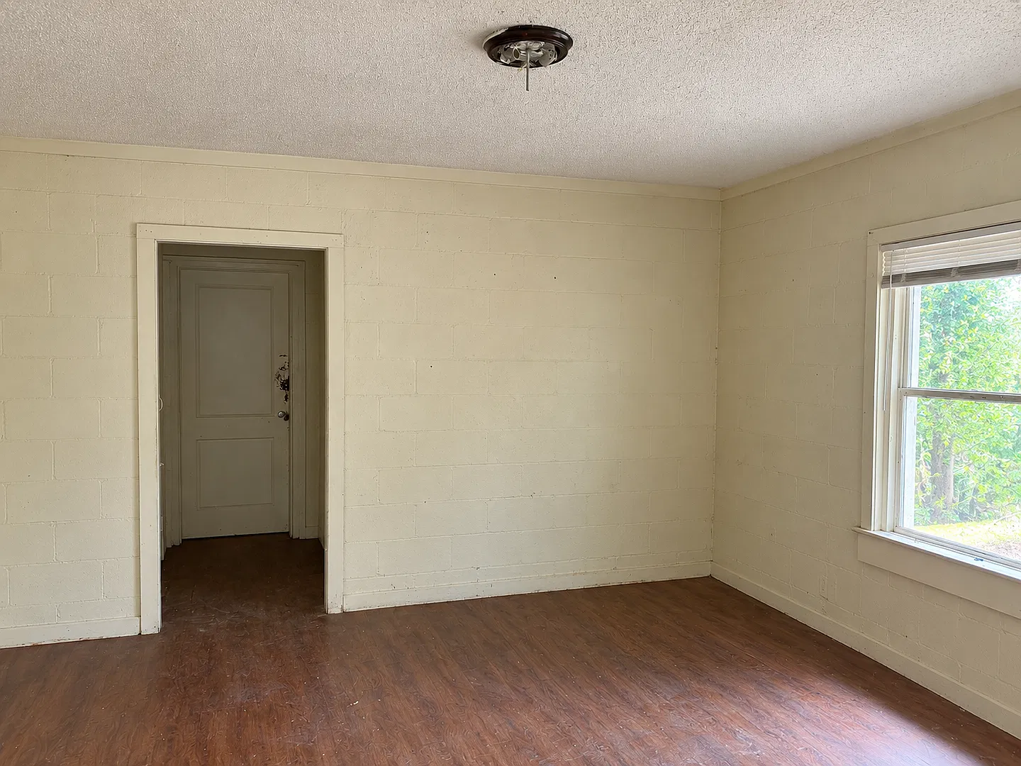 817 W Gordon Ave — Photo 3
