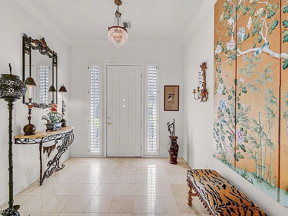 4th image of 1924 Bay Hill Dr