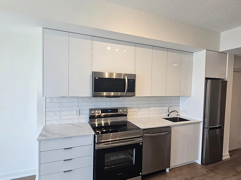 33 Erie Ave #610 — Photo 6