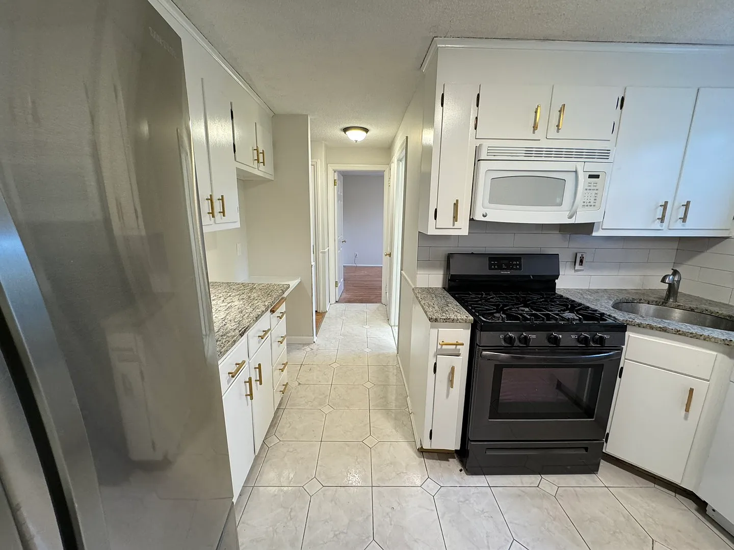 4 bed, 1380 sqft, $3,210 — Photo 3