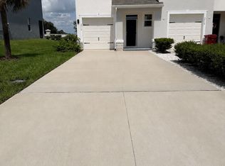 3716 Sunflower Field Pl, Plant City, FL 33565