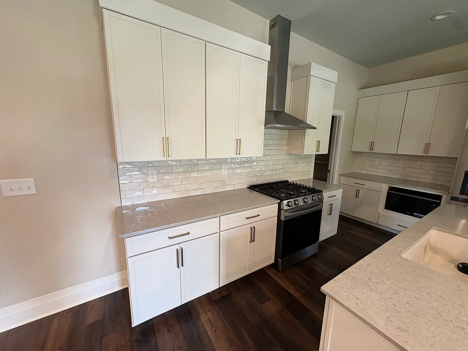 3 bed, 1962 sqft, $2,895 — Photo 3