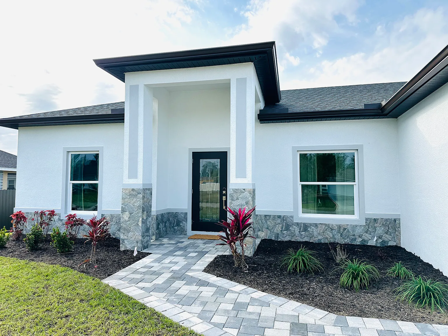 3 bed, 1465 sqft, $2,350 — Photo 1