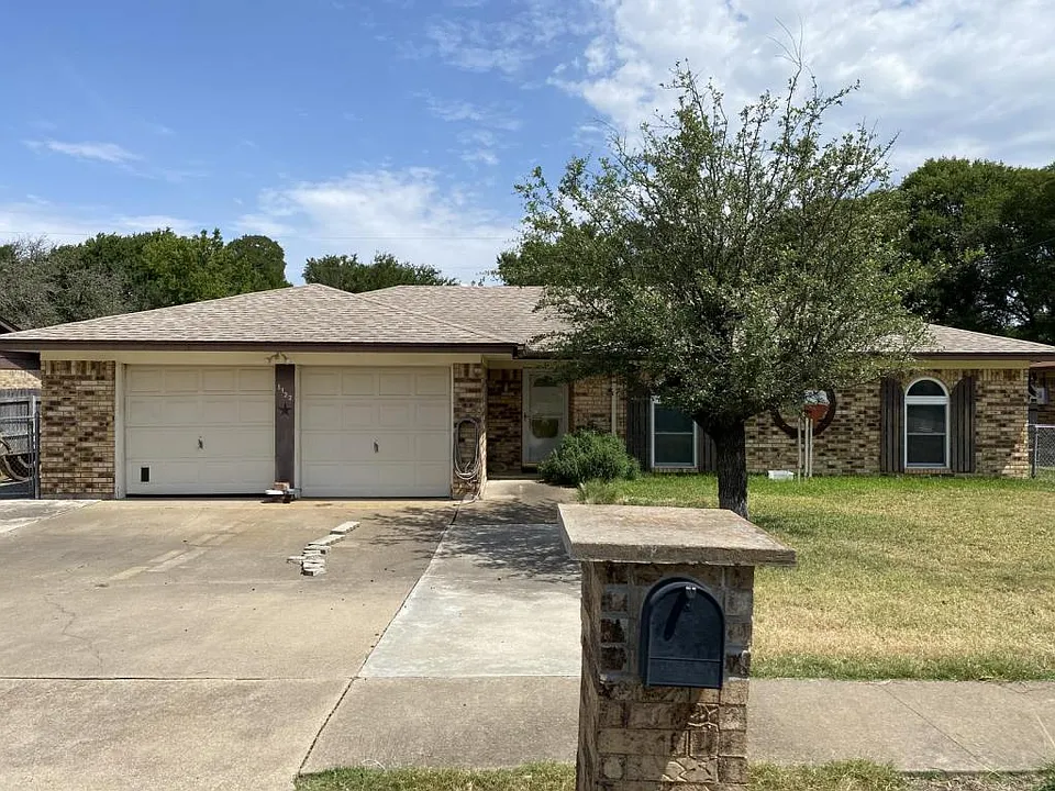 1122 Rhonda Lee St