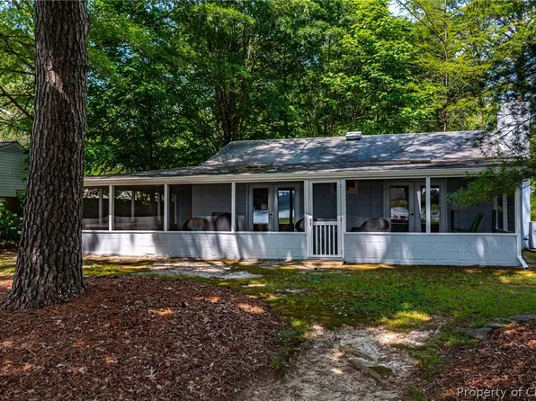 909 Point Anne Dr, Hartfield, VA 23071