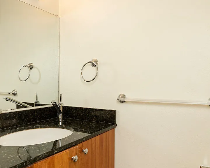Evanston Apartments - Located on the north side of Fremont — Photo 40